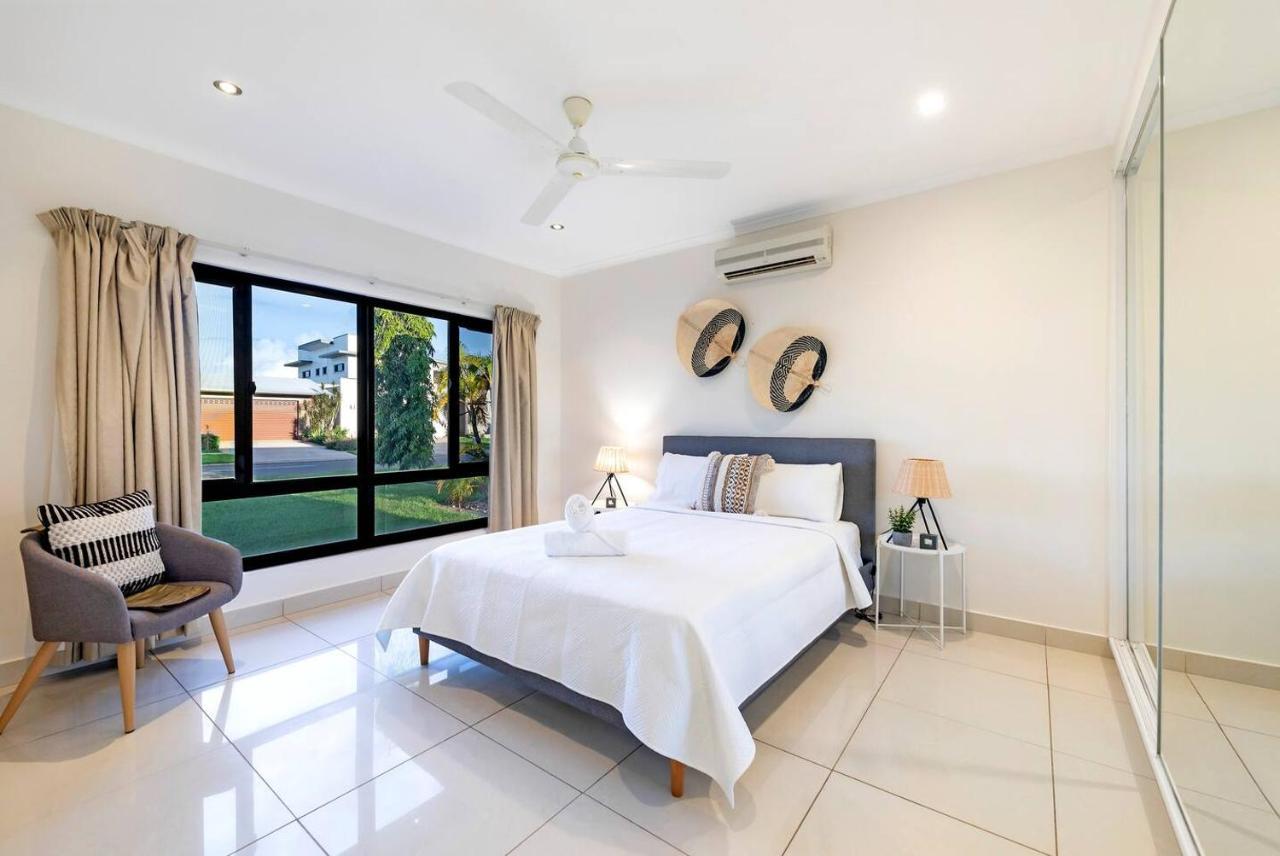 Luxe Bayview Oasis With Dream Waterfront Pool Vila Darwin Exterior foto